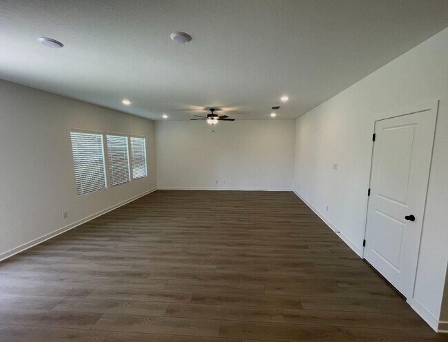 Building Photo - 12835 Lower Peach Wy
