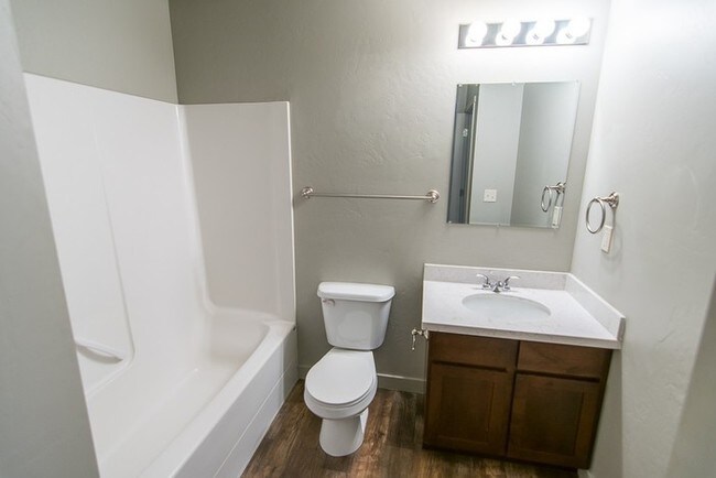 Building Photo - Amazing Townhome in Edgewater Community