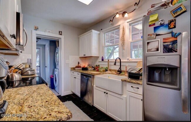 Building Photo - 323 Pine Grove Dr