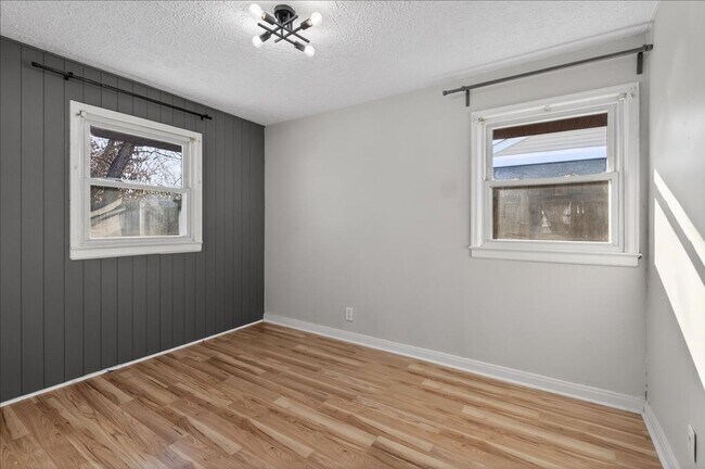 Building Photo - 4911 Barlow Dr