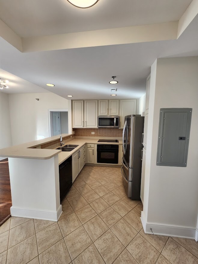 Kitchen - 285 Centennial Olympic Park Dr NW