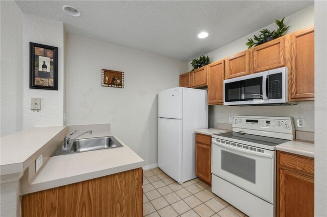 Building Photo - Condo for Lease with Resort Amenities