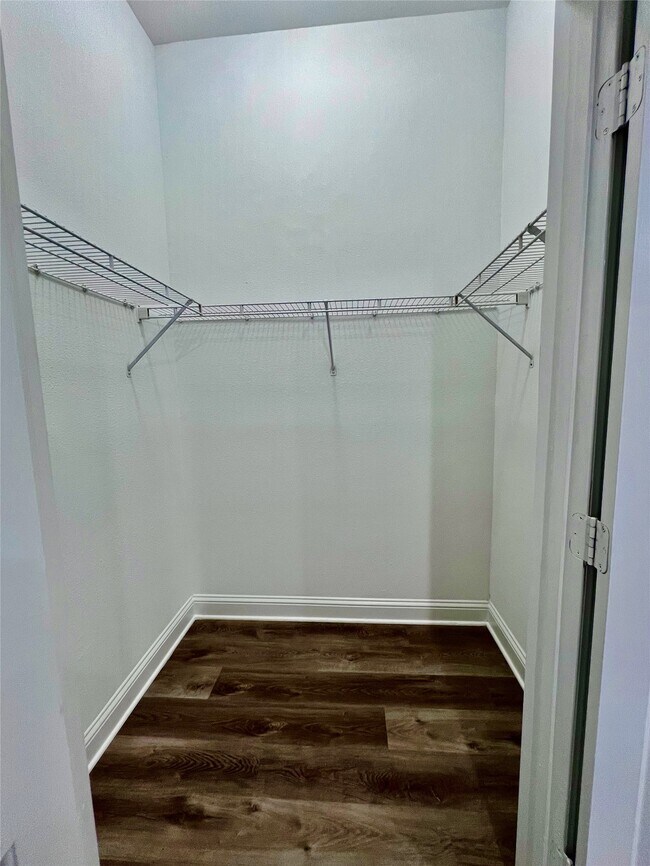 Building Photo - 5353 Memorial Dr