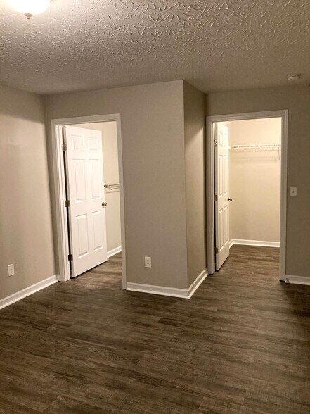 Master bedroom - 636 Friars Ln