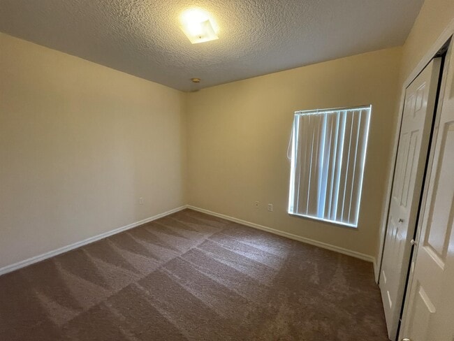 Building Photo - 935 Cumberland Dr