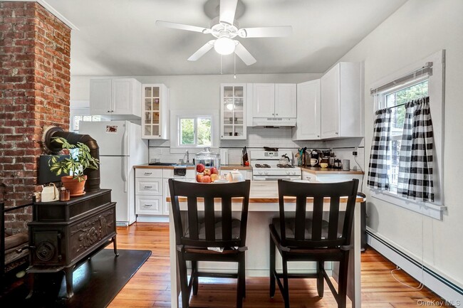 Building Photo - 2 Mine Hill Rd