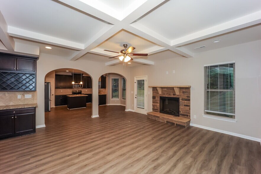 Building Photo - 6840 Diamond Dr