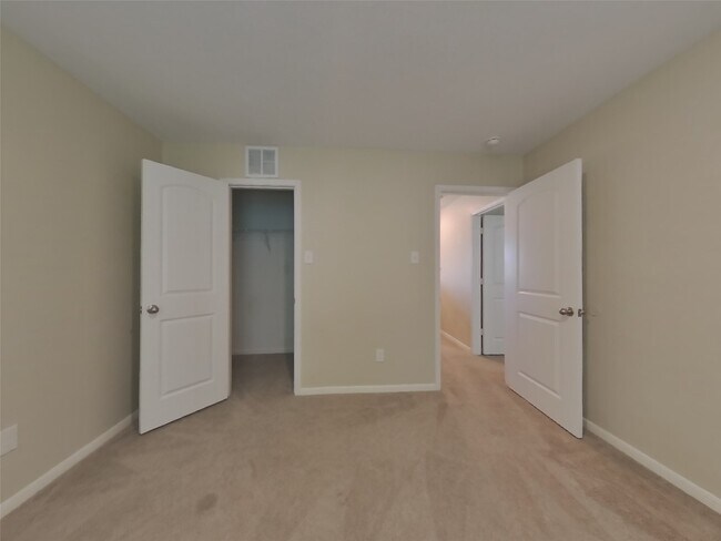 Building Photo - 100 Comanche Plains Rd