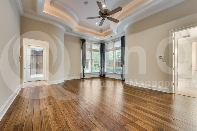 Building Photo - 5224 Longvue Dr