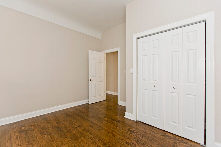 Building Photo - 4849 N Seeley Ave