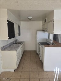 Building Photo - 537 Calcaterra Cir