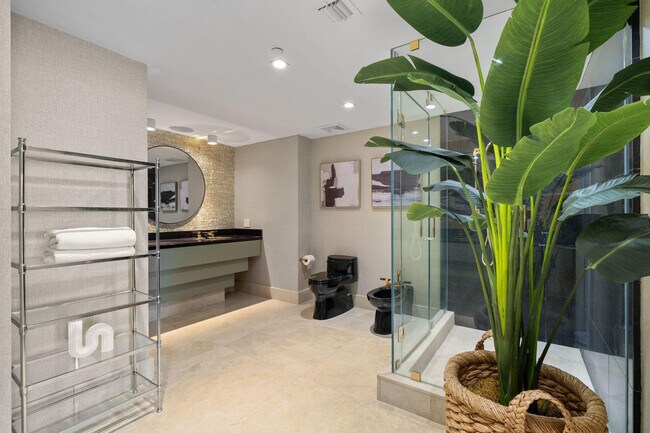 Building Photo - 101 S Fort Lauderdale Beach Blvd