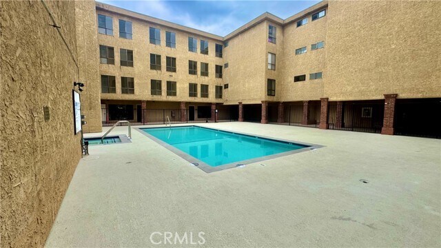 Building Photo - 1735 N Fuller Ave