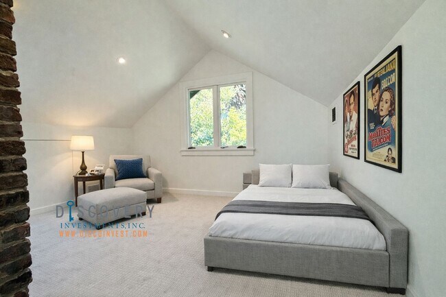 Building Photo - Panoramic Hill Estate with Sweeping Views