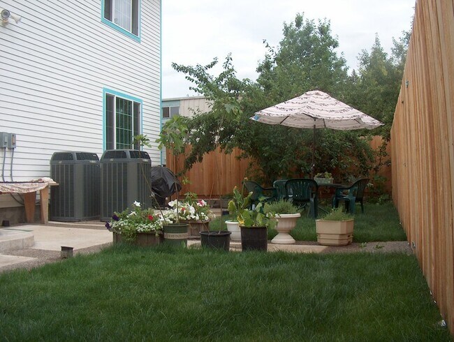 Building Photo - Centrally Located Custom Home each bedroom...