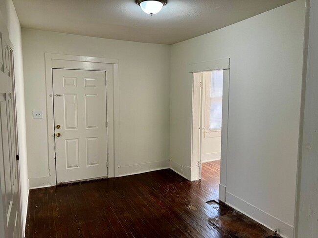 Building Photo - West End 3 Bedroom, 1 Bath for Rent with u...