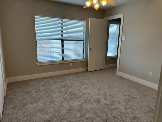 Building Photo - 9716 Linkmeadow Ln