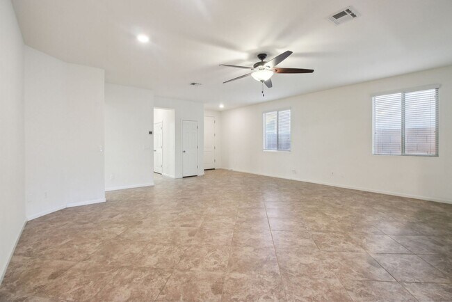 Building Photo - 4 Bedroom single family home in Phoenix