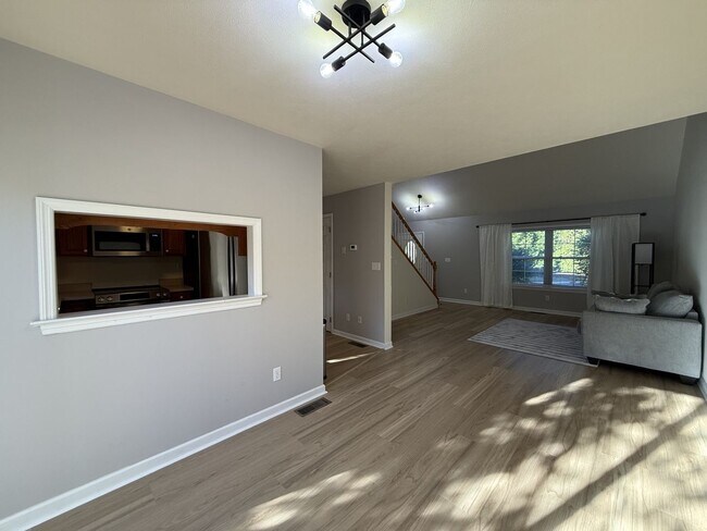 Building Photo - 210 Amblewood Way