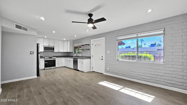 Building Photo - 6739 N 16th St