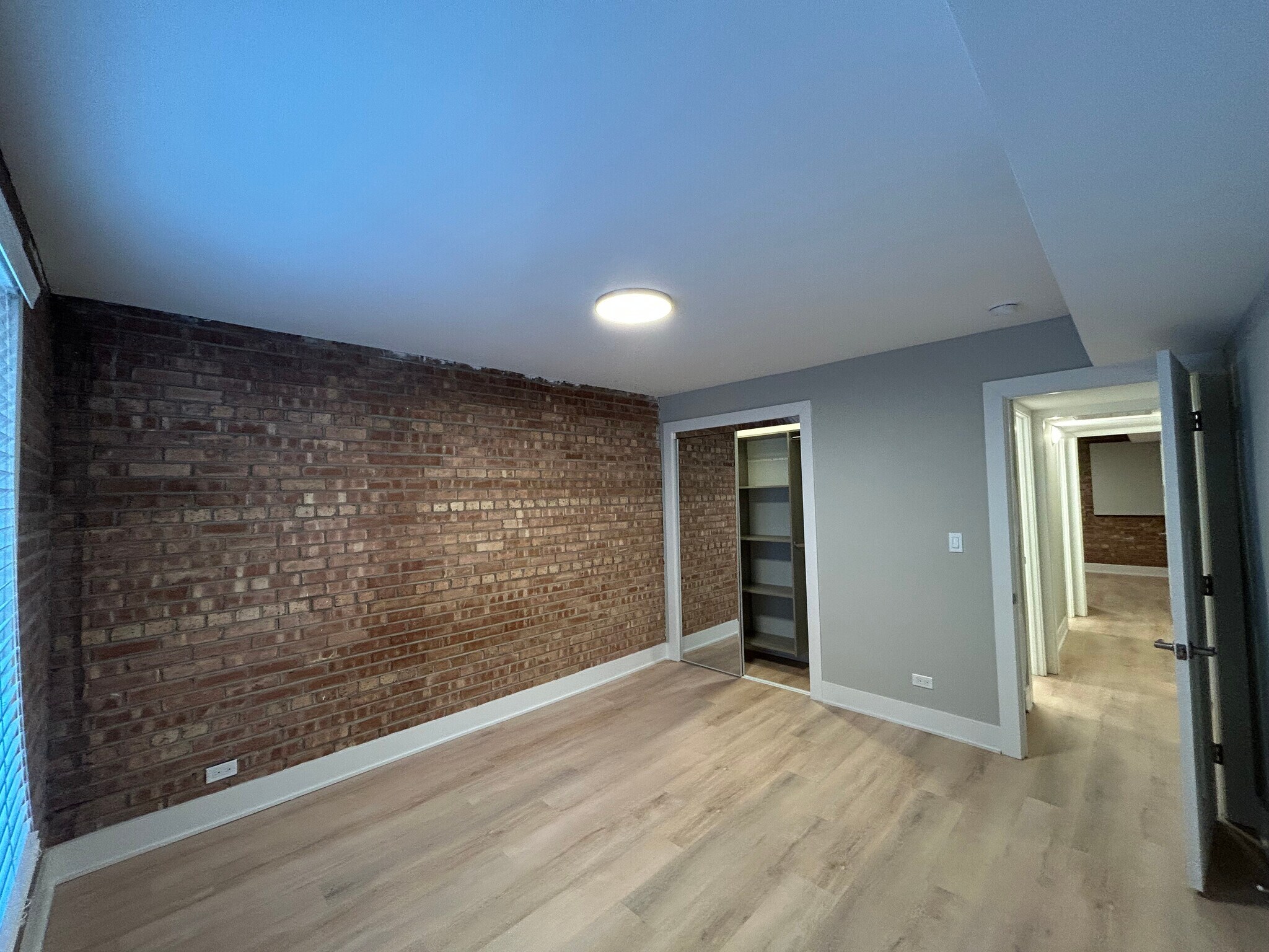 Building Photo - 1254 N La Salle Dr