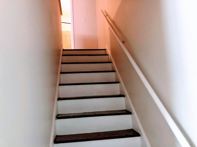 Building Photo - 1608 Eastern Ave NE