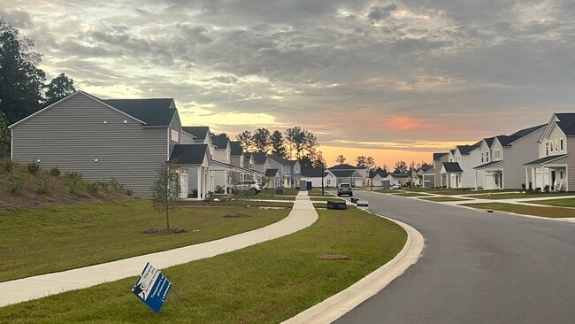 Building Photo - 119 Barefoot Dr