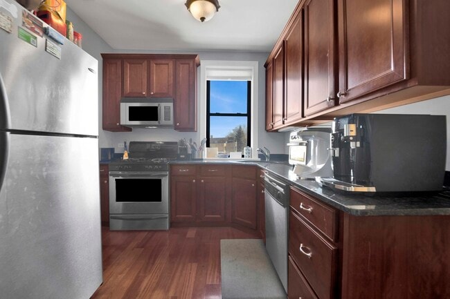 Building Photo - 1608 W Byron St