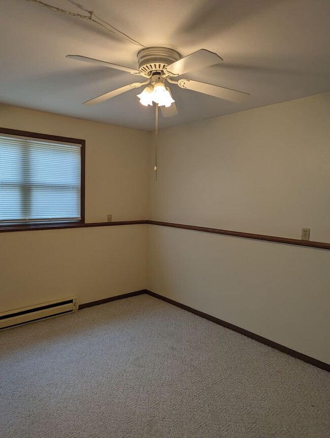 Building Photo - 2 bedroom, 1 bath condo in La Porte City