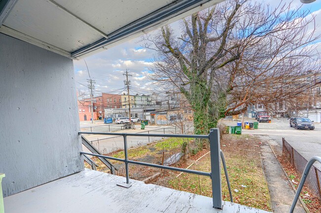 Building Photo - 2417 Maryland Ave