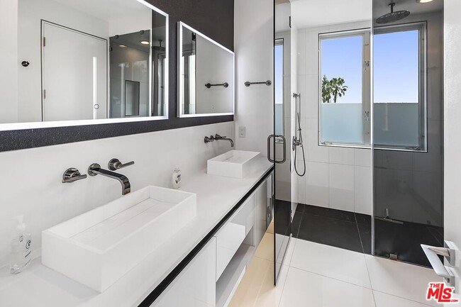 Building Photo - 1377 Miller Pl