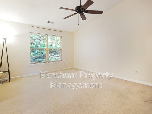 Building Photo - 527 Fagin Cir