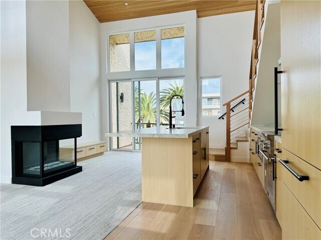 Building Photo - 555 Esplanade