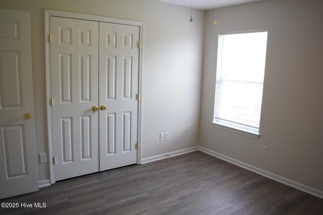 Building Photo - 708 Tabor Ln