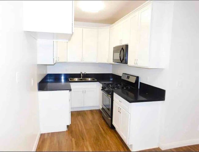 Building Photo - 14805 Magnolia Blvd