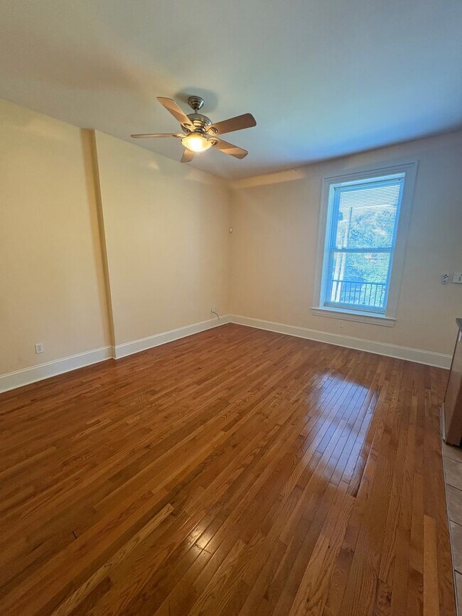 Building Photo - Available now! Cozy Updated 1 Bed 1 Bath in the Grove with W/D included!
