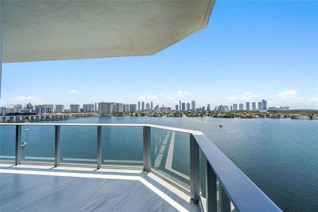 Building Photo - 17111 Biscayne Blvd