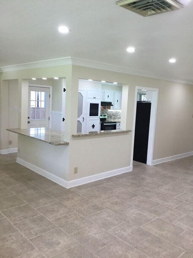 Building Photo - GORGEOUS 4/3 BROADMOOR HOME-UPDATED-MUST SEE