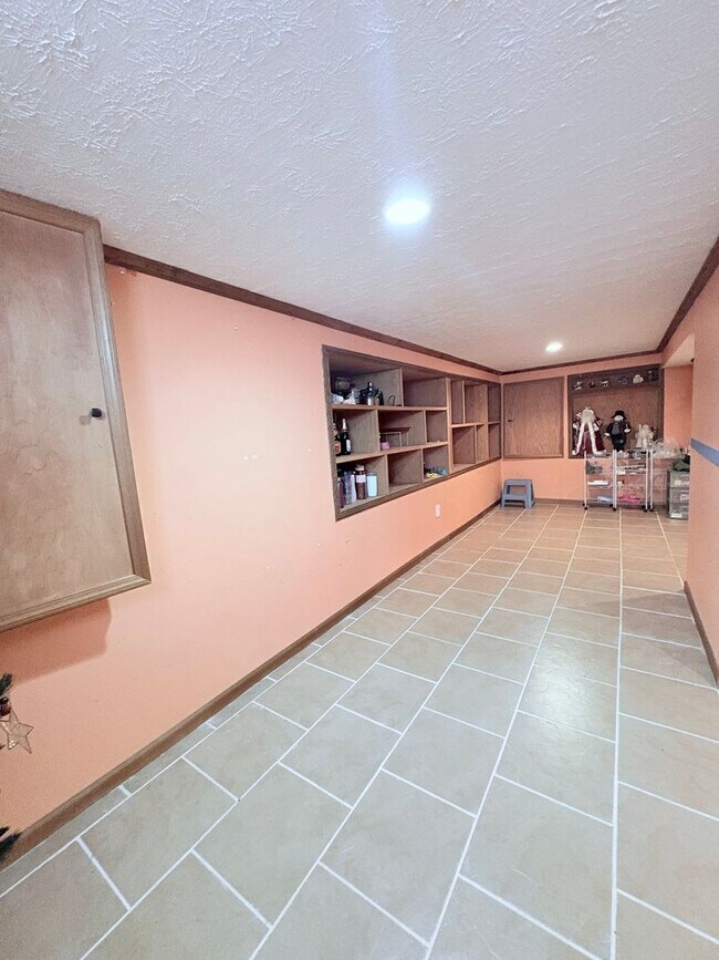 Building Photo - Furnished 4BR 2 BA Home w/ Covered Patio in Groveport!