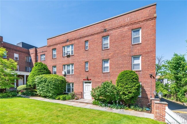 Building Photo - 70 Strawberry Hill Ave