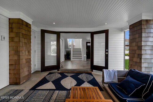 Building Photo - 985 Ocean Ave