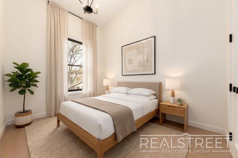 Building Photo - Stunning Brand New 3 Bed 2 Bath in Crown Heights Brownstone!