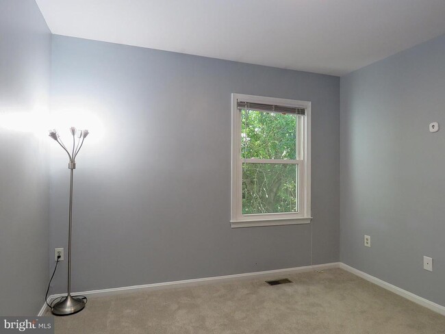 Building Photo - 3013 Hickory Grove Ct