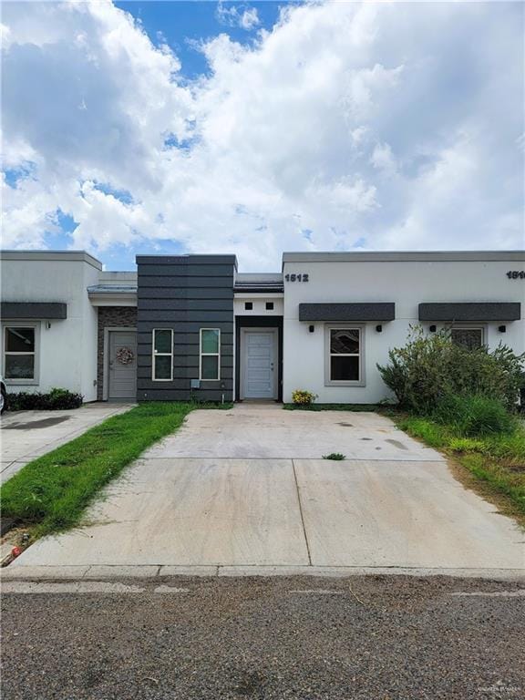Primary Photo - 16 New Orleans Cir
