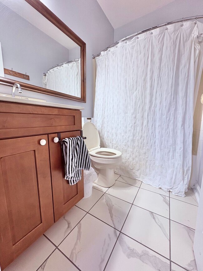 Building Photo - FREDERICKSBURG - MINUTES TO VRE - EASY COMMUTE TO QUANTICO!