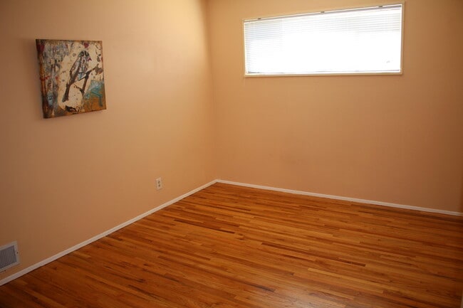 Building Photo - 3508 Piermont Dr NE