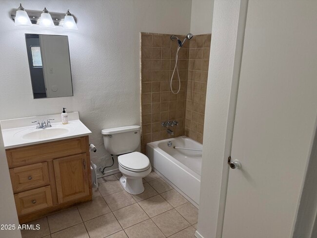 Building Photo - 944 E Concorda Dr