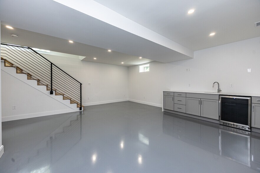 Building Photo - 95 Griswold St