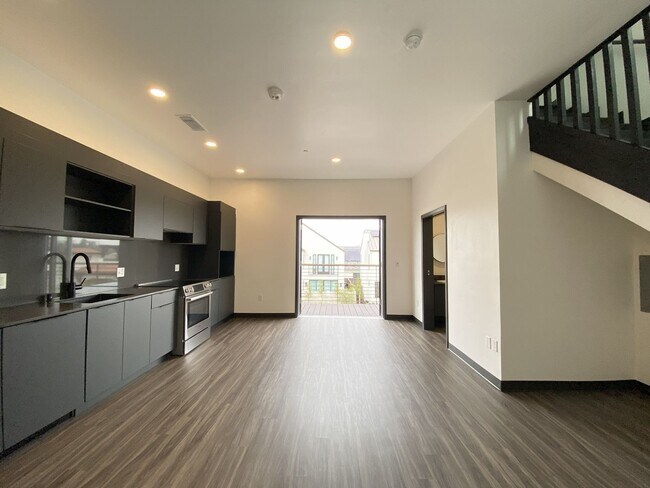Interior Photo - Sutter Parkway