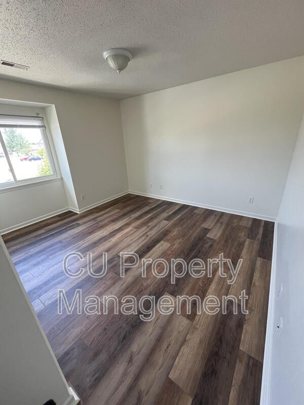 Building Photo - 922 Kara Dr
